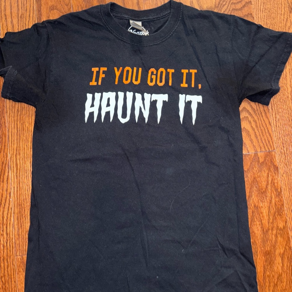 Gildan Halloween If you got it, haunt it Graphic shirt